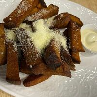 Гренки чесночные ржаные с сыром пармезан в Герой арена