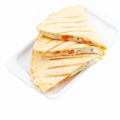 Кесадилья с грибами и сыром в Pomodoro Royal по цене 360 ₽