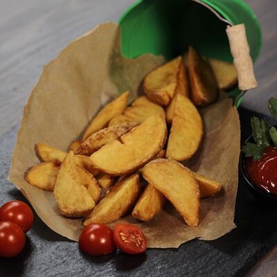 Картофельные дольки с соусом в Олд брюгге по цене 190 ₽