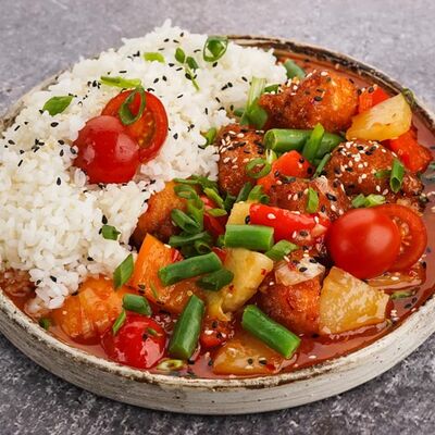 Курица в соусе чили с рисом в Tuk Tuk Asian Food по цене 743 ₽