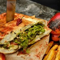 Дюнер с говядиной и брусникой в Duner на углях