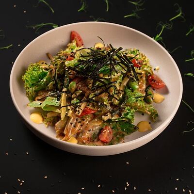 Тёплый салат с телятинойв Oji по цене 750 ₽