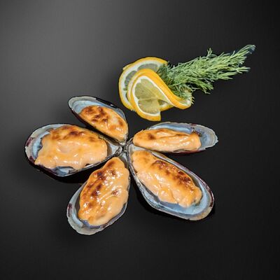 Запеченные мидии под розовым соусом в Суши ЭДО по цене 860 ₽