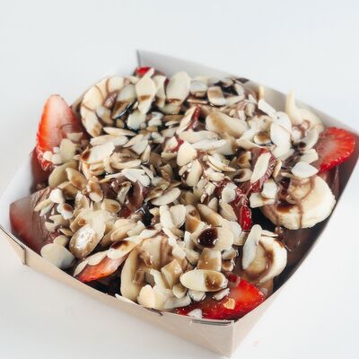 Вафля банан -клубника в Coffee and Parfait Bar по цене 2900 ₸