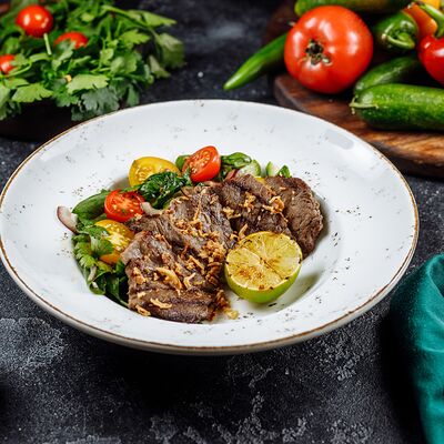 Стейк салат от шефа в Таксиммайдан по цене 1430 ₽