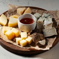 Ассорти выдержанных сыров в Cheeseria