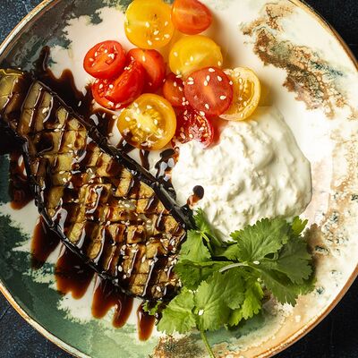 Печеный баклажан со страчателлой в Oliva по цене 680 ₽