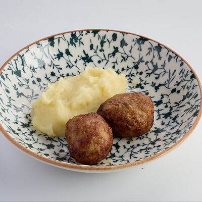 Куриные котлеты с картофельным пюре в Kazan-Mangal по цене 615 ₽