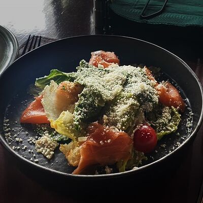 Цезарь с лососем в Охара по цене 790 ₽