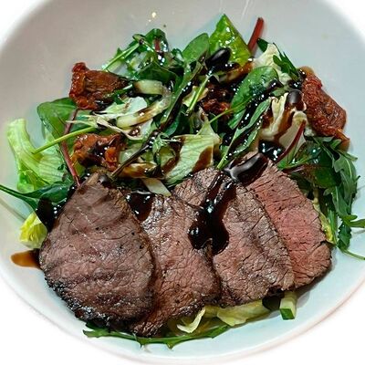 Теплый салат с говядиной в Дом по цене 850 ₽