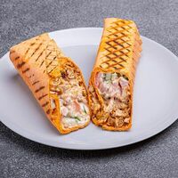 Шаверма в сырном лаваше с курицейв Кинг фуд