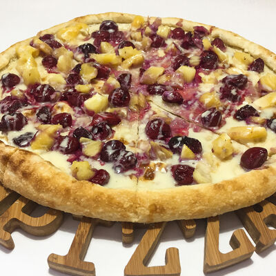 Пицца сладкая Вишня в Иван Pizza по цене 355 ₽