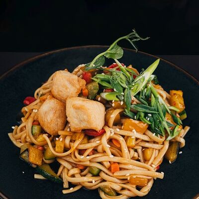 Вок с курицей в Sushimi по цене 920 ₽