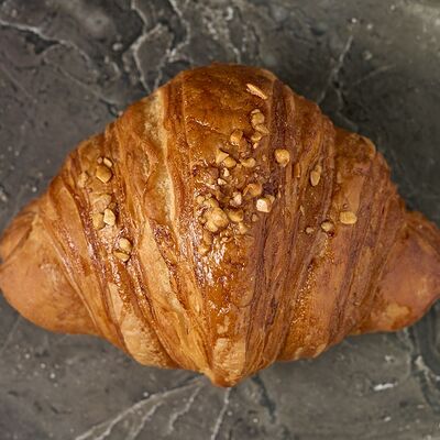 Круассан с малиной в Семейная пекарня Кривоноговых по цене 200 ₽