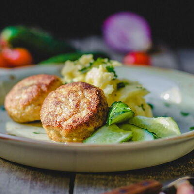 Куриные котлеты с пюре в Пряности & Радости на Васильевском по цене 430