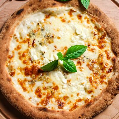 Пицца Четыре Сыра в Капуцин Кирова по цене 760 ₽