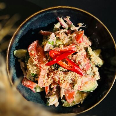 Салат овощной с грецким орехом в Тбилисио по цене 540 ₽