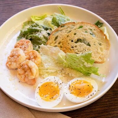 Римский салат с креветками в Миллениал по цене 810 ₽