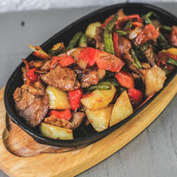 Баранина на сковороде в Юрта