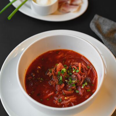 Борщ с томлёной телячьей щекой в Sava по цене 650 ₽