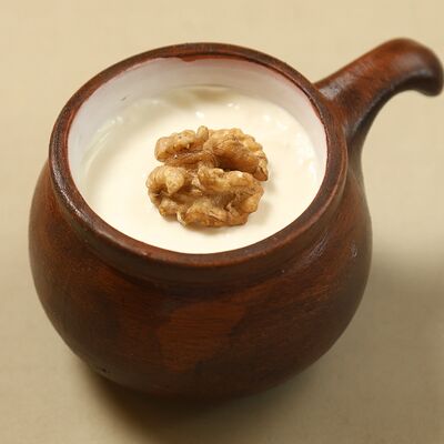 Мацони с медом и орехами в Keto & Kote Грузинская кухня по цене 636 ₽