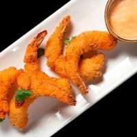 Креветки в хрустящей панировке с соусом манго в FABRIKA