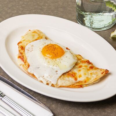 Крок-мадам с ветчиной на лепешке роти в Breakfast House по цене 780 ₽