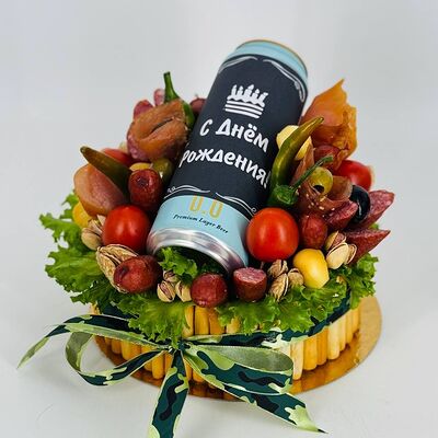 Халяль тортик из колбасы С днем рождения с безалкогольным пивомв Дарите красиво по цене 4399 ₽