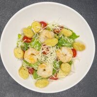Салат Цезарь с креветками в Sushi Dan