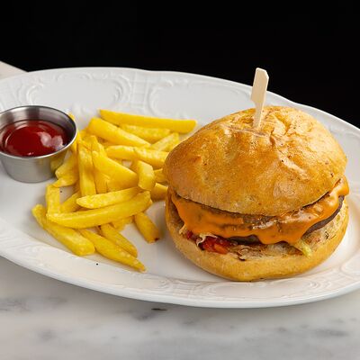 Фирменный бургер от шефа в Chopbbq по цене 1490 ₽