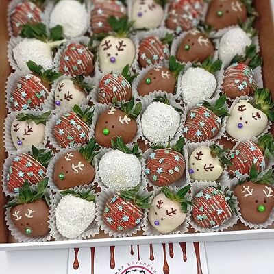 Клубника в шоколаде С Новым Годом XL в Мир клубники в шоколаде по цене 8250 ₽