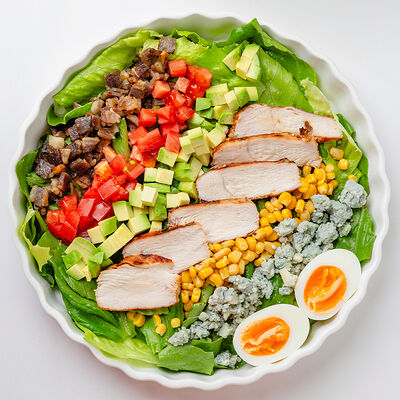 Техасский Cobb-салат с цыплёнком в Бибирево по цене 1400 ₽