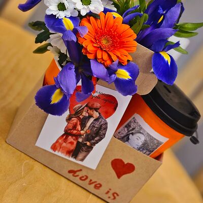 Латте и цветы в Do.bro coffee по цене 2490 ₽