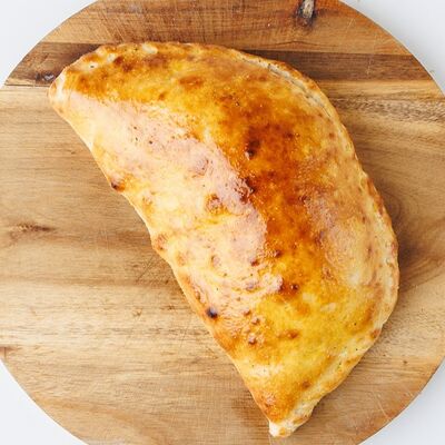 Кальцоне в Стрит Фуд по цене 1100 ₽