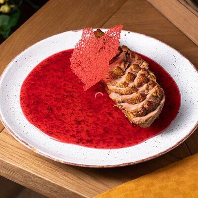 Утиная грудка на ржаном тосте в АЛЯ РУСЪ по цене 689 ₽