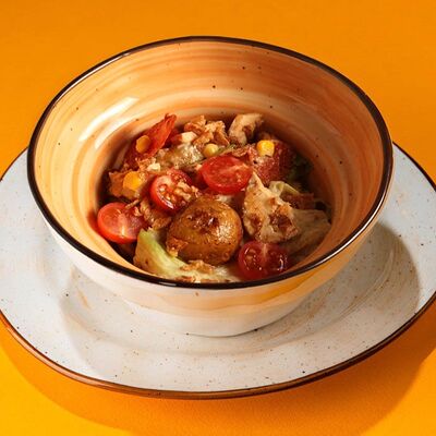 Салат с цыплёнком и чоризо в BroS BurritoS по цене 320 ₽