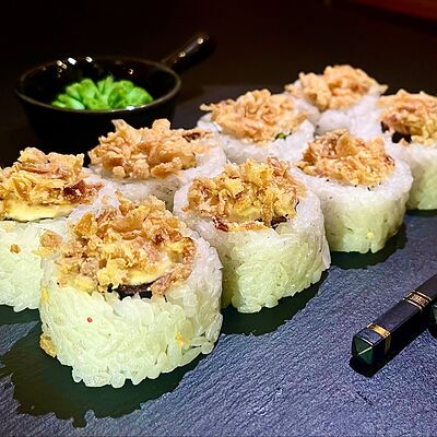 Ролл Цезарь в Вкусно есть по цене 558 ₽