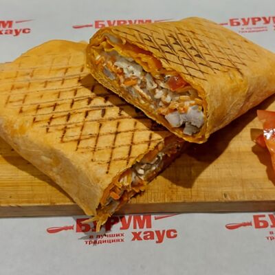 Шаурма со свининой в сырном лаваше в Бурум Хаус по цене 495 ₽
