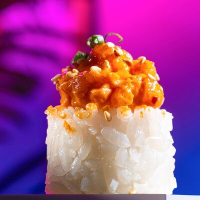 Спайси лосось с огурцом и Томагов Gojira ramen по цене 1000 ₽