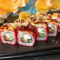 Ролл Калифорния с угрем в Луиджи & Тосё