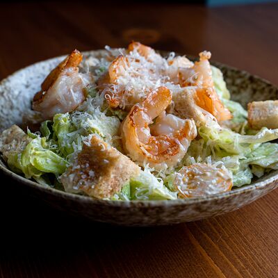 Цезарь с аргентинскими креветками в El papa chapa по цене 720 ₽