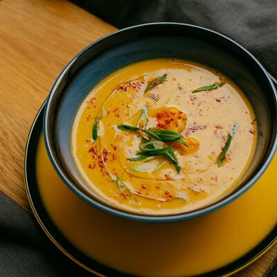Сливочный суп с креветками в Mexo Food Bar по цене 550 ₽