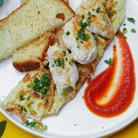 С куриной грудкой глазунья в Сырник