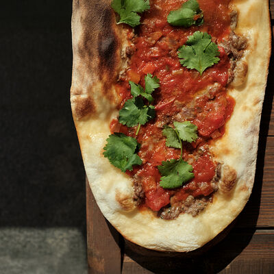 Лахмаджун с рубленым кебабом, овощной икрой, бадьяном в Folk по цене 980 ₽