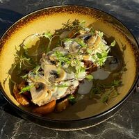 Медальоны из телятины в сливочно-грибном соусе в Flamin