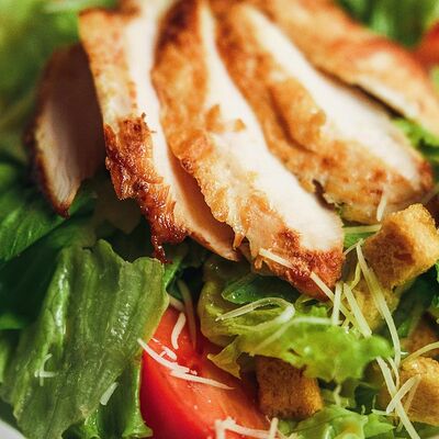 Салат Цезарь в Вобла по цене 490 ₽