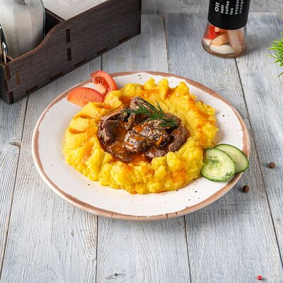 Гуляш с картофельным пюре в Плов House по цене 439 ₽