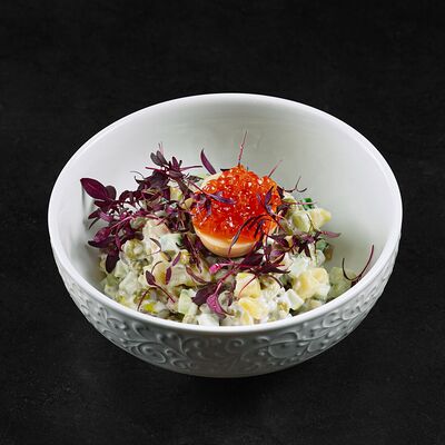 Не оливье с вяленой пелядью и красной икрой в Интонация по цене 750 ₽