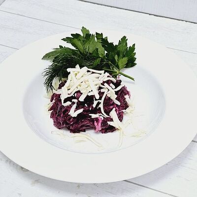 Салат из свеклы с сыром и чесноком в Лапша по цене 132 ₽