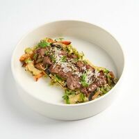 Салат с говядиной гриль в SkyLounge